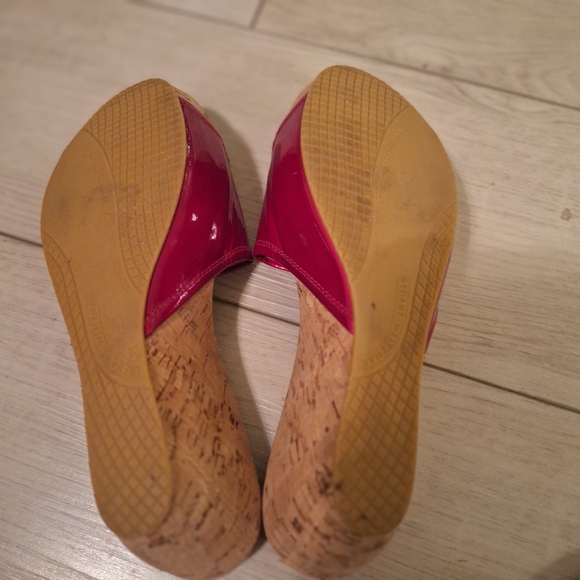 Stuart Weitzman cognac/red patent leather cork wedge heel sandals Size 8 - Picture 4 of 6